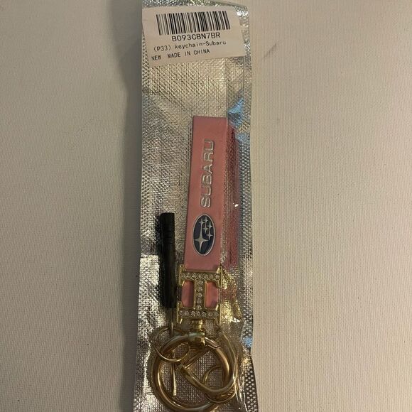 Key Fob Keychain in Pink leather with Logo NWT - Picture 5 of 5